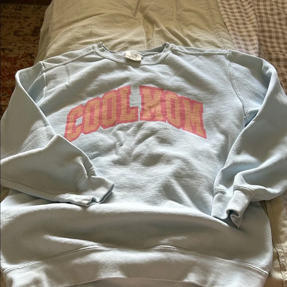 Comfort Colors Light Blue 'Cool Mom' Crewneck Sweater - Picture 1 of 2